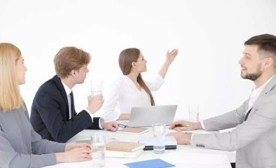 瞿海为益阳青年创新创业孵化基地揭牌并为入驻企业颁证 技术咨询赋能发展新引擎